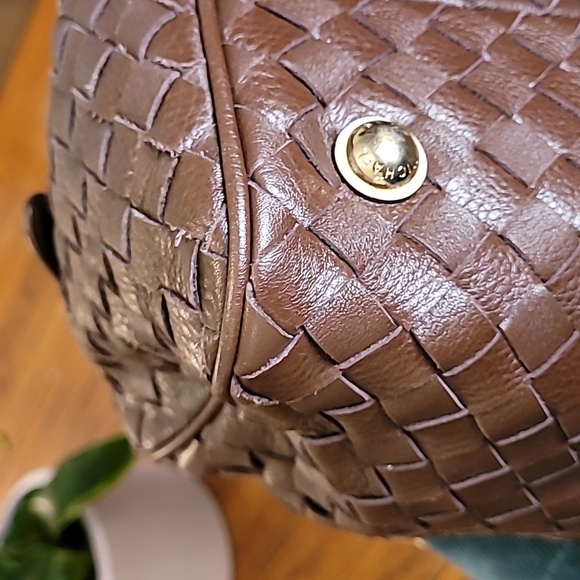 Michael Kors Brown Woven leather hand bag - Picture 3 of 8
